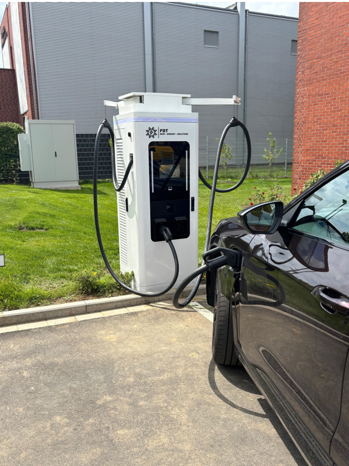 Supercharger 60-300 KW / PRO-LINE / DC Ladestation / Schnellladegerät / Eichrechtskonform