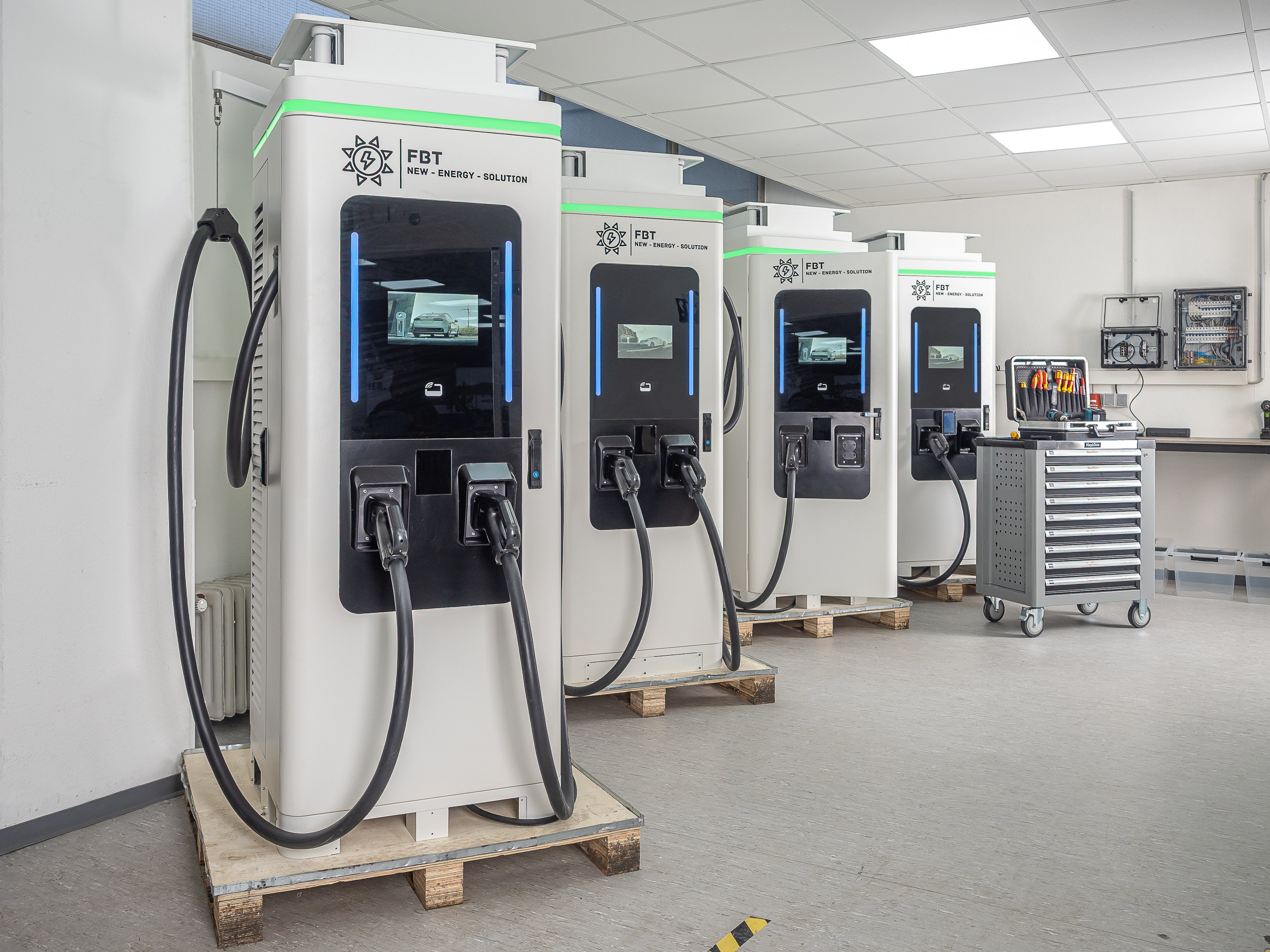 Supercharger 60-400 KW / PRO-LINE / DC Ladestation / Schnellladegerät / Eichrechtskonform