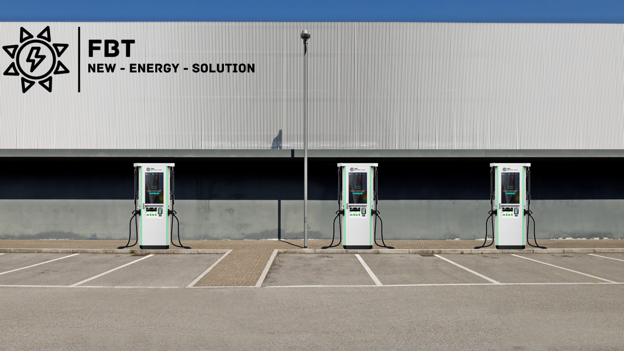 Supercharger 60-240 KW / DC-Ladegerät 60-240 KW / DC Charger mit 32" Werbedisplay / Eichrechtskonform